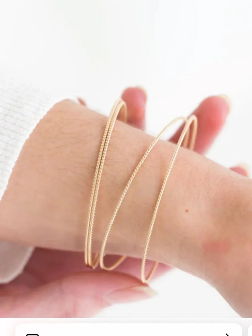 Genuine Yearly Co Thin Twist Bangle - Picture 3 of 7